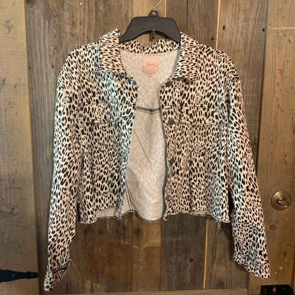 Cropped leopard jacket